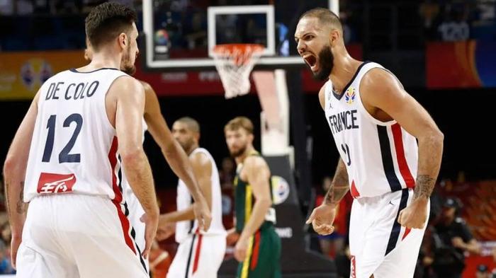  文班亚马当选西部月最佳新秀  