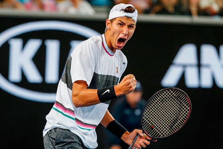  热刺青年军崭露头角，19岁小将戴帽平纪录  