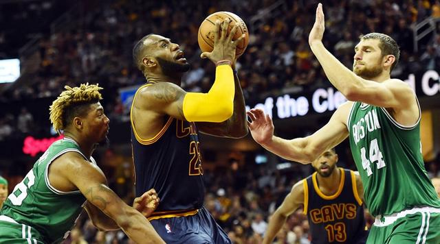  詹姆斯三双率骑士客场力克绿军显神威