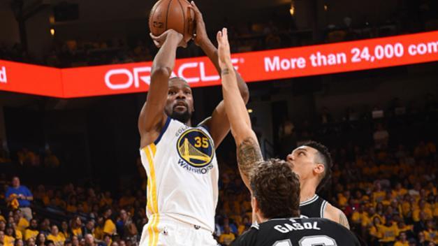  库里单节21分创纪录，勇士半场领先独行侠奠定胜局